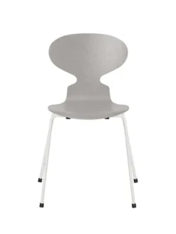 3101 Myren Stol i farvet ask af Arne Jacobsen