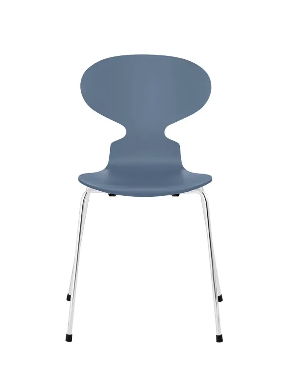 3101 Myren Stol lakeret af Arne Jacobsen