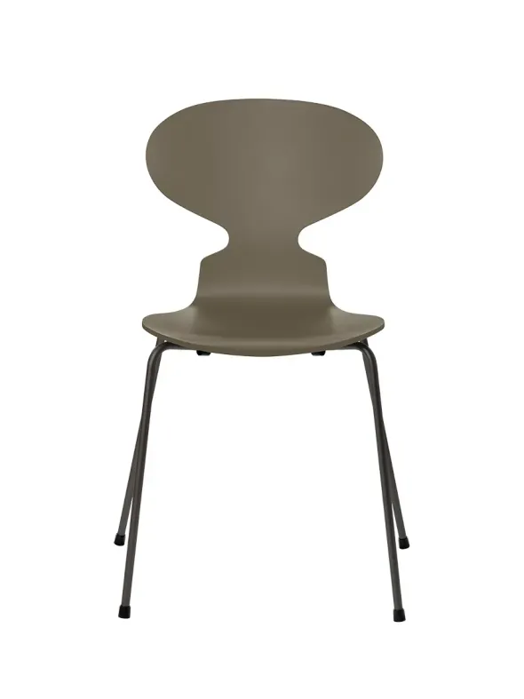 3101 Myren Stol lakeret af Arne Jacobsen