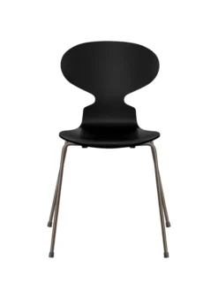 3101 Myren Stol lakeret af Arne Jacobsen