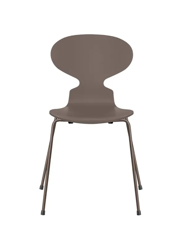 3101 Myren Stol lakeret af Arne Jacobsen