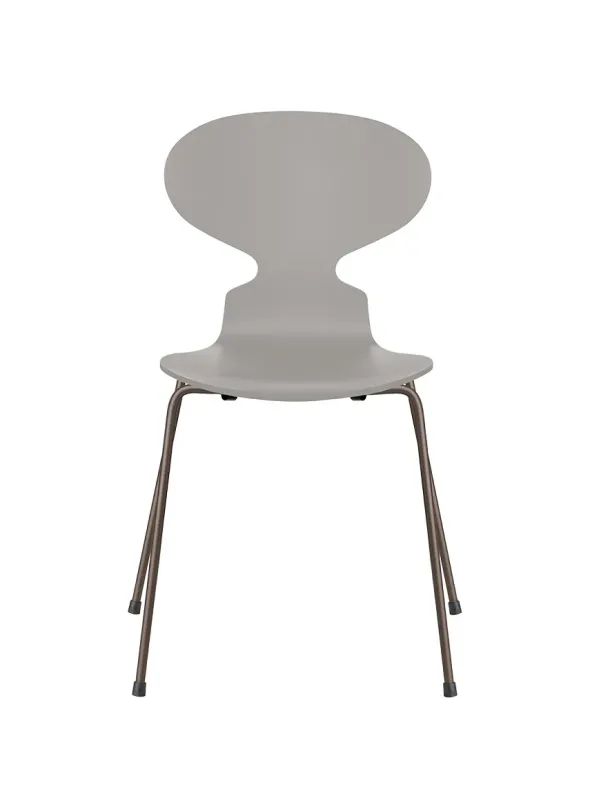 3101 Myren Stol lakeret af Arne Jacobsen