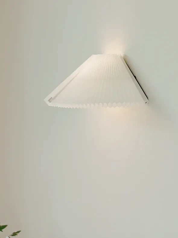 Nebra Wall Lamp fra New Works