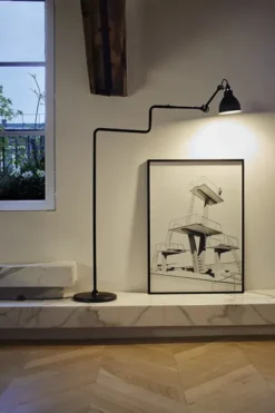 Nr. 411 gulvlampe fra Lampe Gras