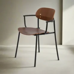 Ori spisebordsstol m. armlæn, valnød fra Stellar Works