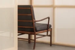 OW149-2 Colonial sofa valnød olie, Terra-læder af Ole Wanscher