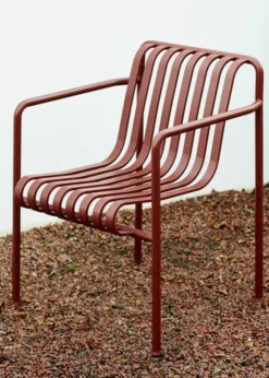 Palissade Dining Armchair, iron red fra Hay