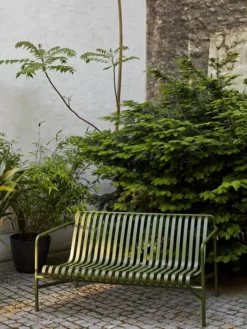 Palissade Dining Bench med armlæn, antracit fra Hay