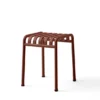 Palissade Stool, iron red fra Hay