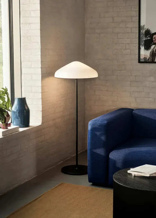 Pao Glass Floor Lamp fra Hay