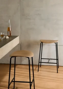 Pavilion Counter Stool AV37 fra &Tradition