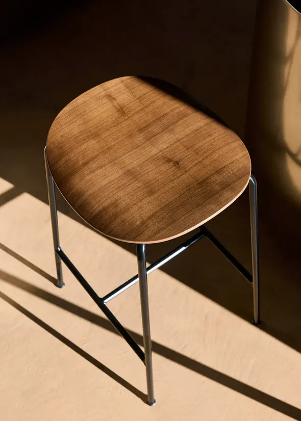 Pavilion Counter Stool AV37 fra &Tradition