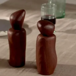 Pebble Grinder, Dark Brown fra Ferm Living