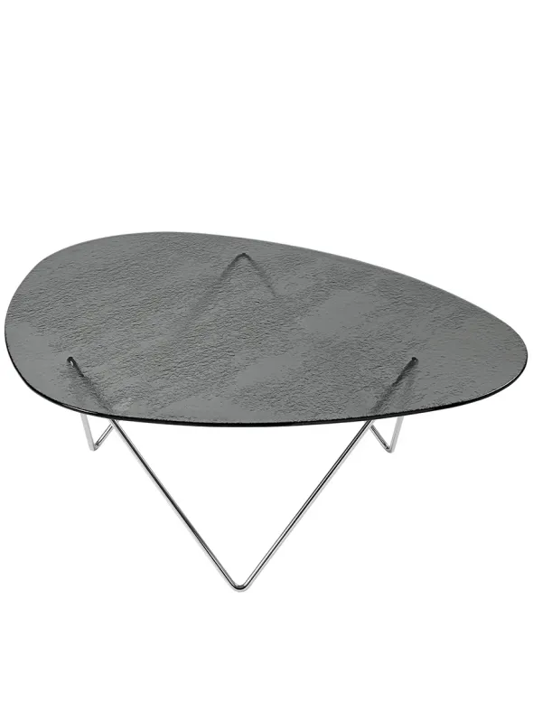 Pedrera Coffee Table, Smoke Structured Glass fra GUBI