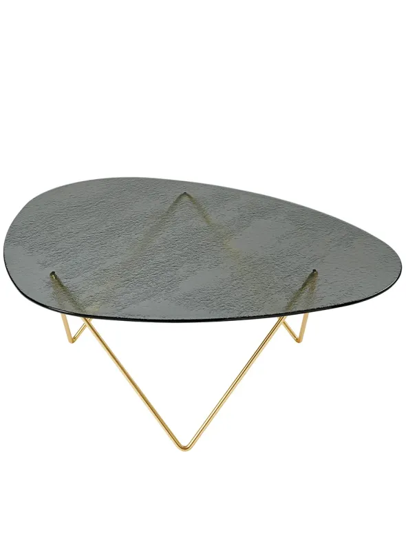 Pedrera Coffee Table, Smoke Structured Glass fra GUBI