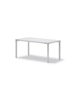Piloti Bord, hvid carrara fra Fredericia Furniture
