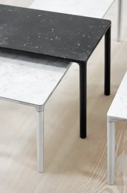 Piloti Bord, hvid carrara fra Fredericia Furniture