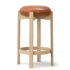 Pioneer Bar Stool, lacquered oak/max 95 fra Fredericia Furniture