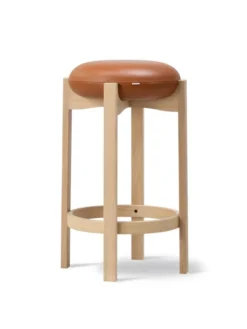 Pioneer Bar Stool, lacquered oak/max 95 fra Fredericia Furniture