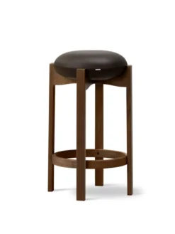 Pioneer Bar Stool, smoked oak/primo 86 fra Fredericia Furniture