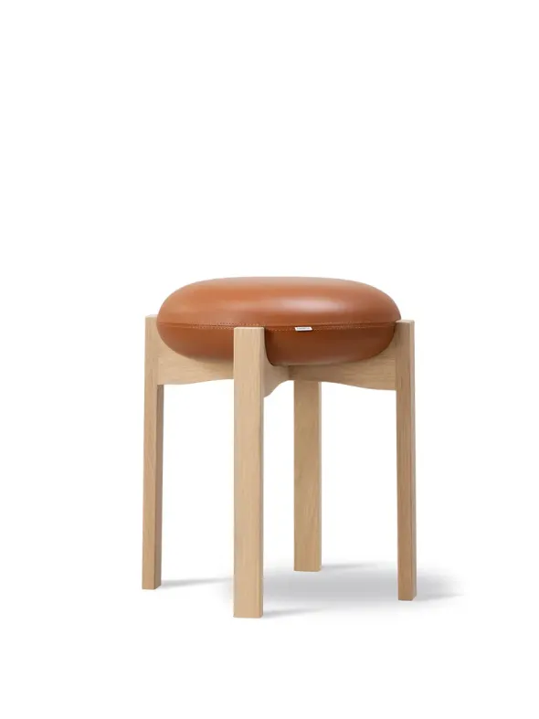 Pioneer Stool, lacquered oak/max 95 fra Fredericia Furniture