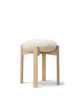 Pioneer Stool, lacquered oak/zero 0001 fra Fredericia Furniture