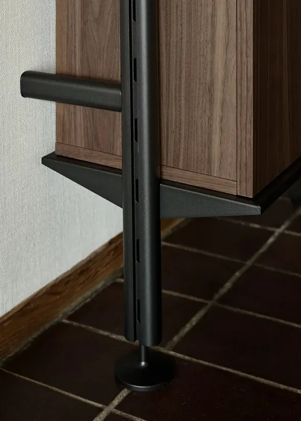 Pira G2 Floor-to-Wall Shelving Bundle D fra String