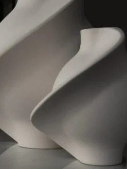Pirout Vase 02, ceramic fra Louise Roe