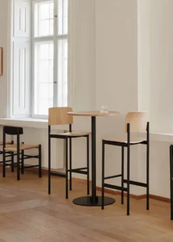 Plan Barstool, eg lak fra Fredericia Furniture