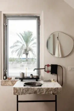 Pond Mirror lille, Dark Chrome fra Ferm Living