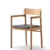 Post Spisebordsstol olieret eg, sædepolstret omni 301 sort læder fra Fredericia Furniture