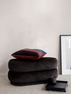 Pouf Oval, faded velvet fra Ferm Living