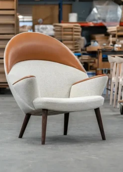 PP521 Den Polstrede Påfugl af Hans J. Wegner