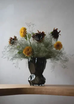 Reflection Vase, new smoke fra Hein Studio