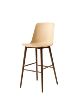 Rely HW133 Bar Chair, walnut fra &Tradition