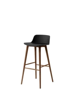 Rely HW123 bar stool, walnut fra &Tradition