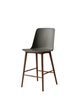 Rely HW128 Counter Chair, walnut fra &Tradition