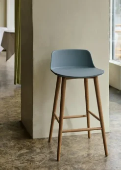 Rely HW118 counter stool, oak fra &Tradition