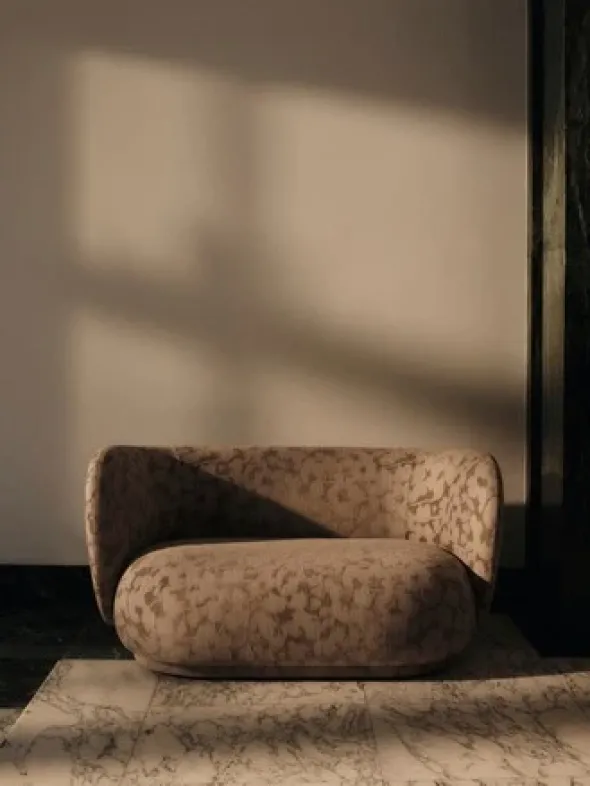 Rico Sofa 2-seater Cilla Taupe fra Ferm Living