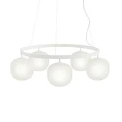 Rime lysekrone fra Muuto
