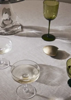 Ripple champagneglas fra Ferm Living