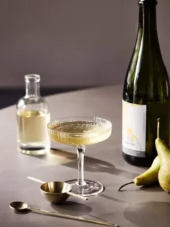 Ripple champagneglas fra Ferm Living