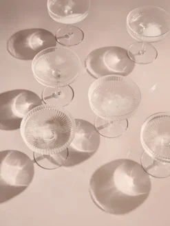 Ripple champagneglas fra Ferm Living