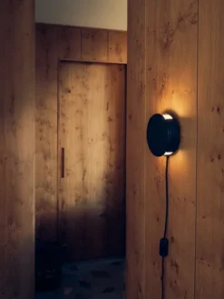 Rotate Wall Lamp fra Frandsen
