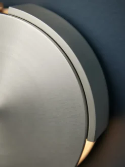 Rotate Wall Lamp fra Frandsen