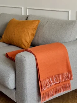 Secret Plaid, coral/amber fra Silkeborg Uldspinderi