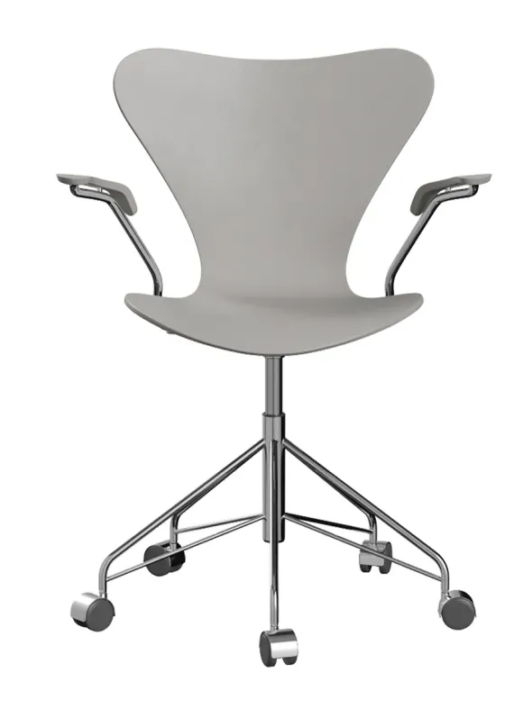3217 Serie 7 Kontorstol af Arne Jacobsen
