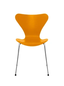 3107 Serie 7 stol i farvet ask af Arne Jacobsen