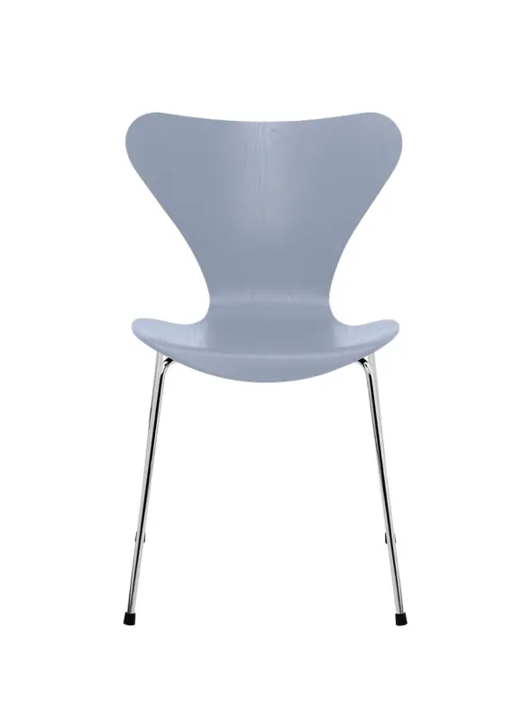 3107 Serie 7 stol i farvet ask af Arne Jacobsen