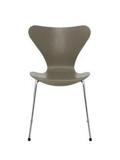 3107 Serie 7 stol i farvet ask af Arne Jacobsen